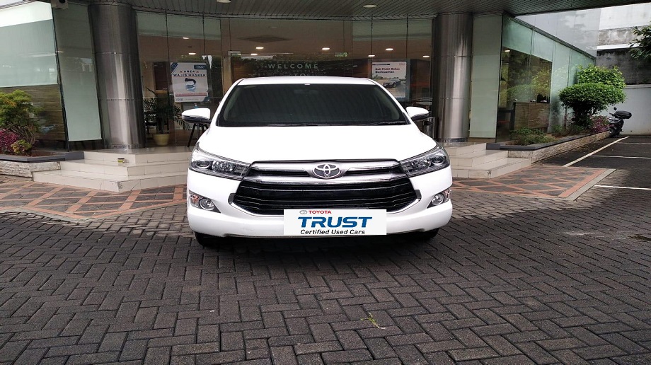 TOYOTA INNOVA 2.4 V AT 2017